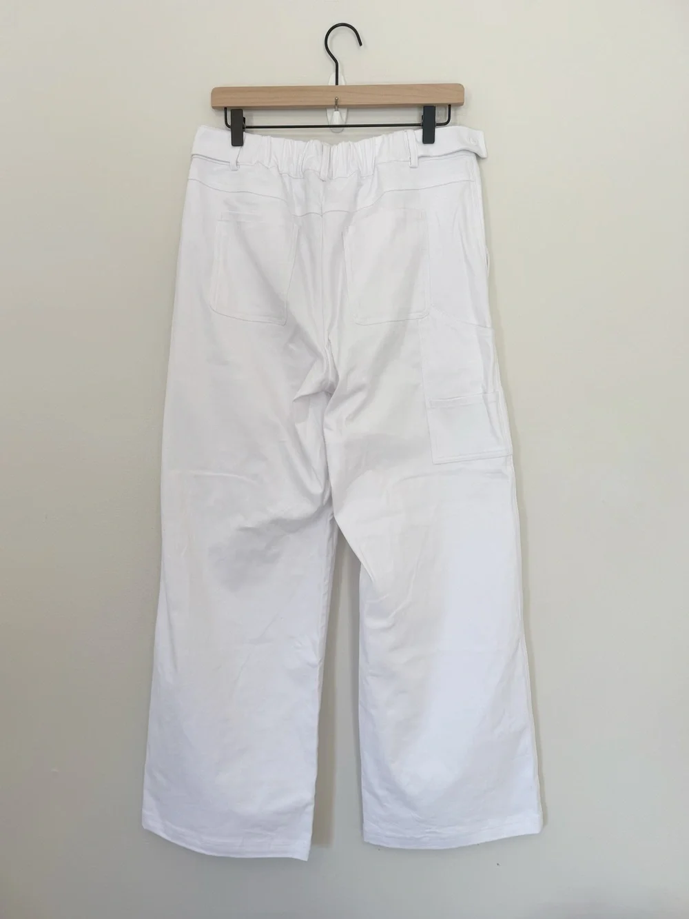 ALO YOGA High Road Straight Leg Pant White NWT size Medium